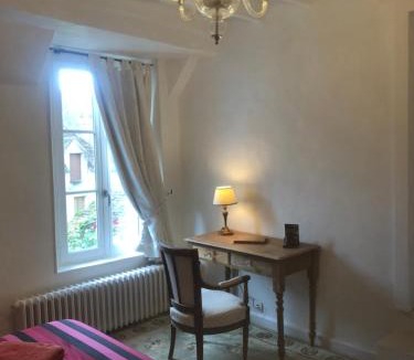Saint-Martin-des-Champs Bed & Breakfast | La Vigne dorée