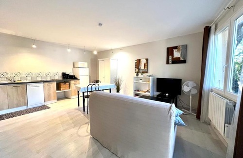 Villeneuve-les-Avignon Apartment | La Vigne et L'Olivier