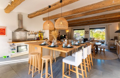 Saint-Pargoire House | La vigneronne between vineyards and sea with private pool