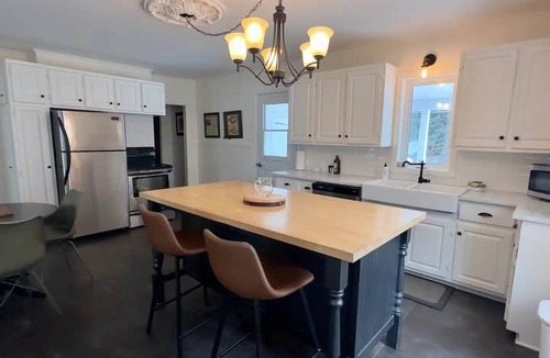 Saint-Michel-des-Saints House | La Villageoise, direct access to snowmobile trails