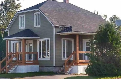 Saint-Michel-des-Saints House | La Villageoise, direct access to snowmobile trails