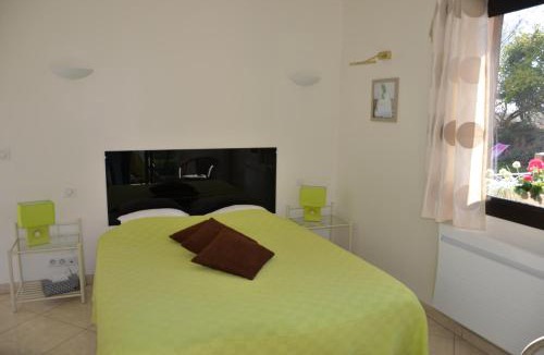 Saint-Quentin-Lamotte-Croix-au-Bailly Bed & Breakfast | La Villa Antalya