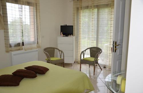 Saint-Quentin-Lamotte-Croix-au-Bailly Bed & Breakfast | La Villa Antalya