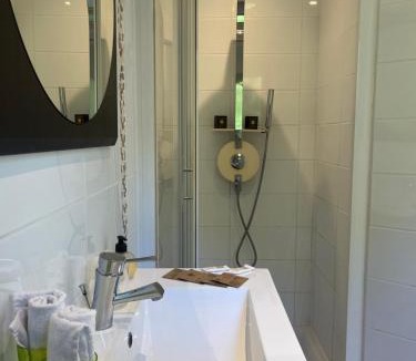 Saint-Quentin-Lamotte-Croix-au-Bailly Bed & Breakfast | La Villa Antalya