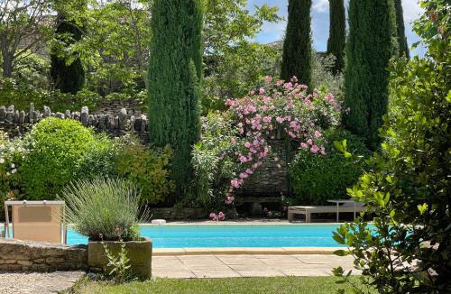 Cabrieres-d'Avignon Villa | La Villa Baronnette