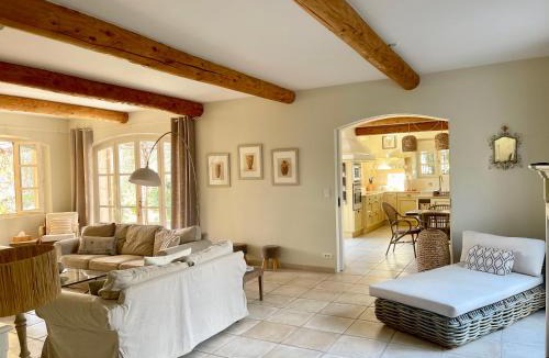 Cabrieres-d'Avignon Villa | La Villa Baronnette