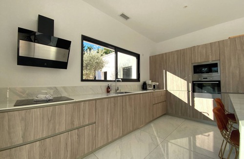 Corconne Villa | La Villa Blanca - Elegance between town and scrubland!