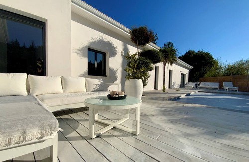 Corconne Villa | La Villa Blanca - Elegance between town and scrubland!