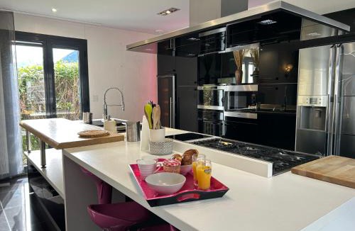 Cadeac House | La Villa Bleue