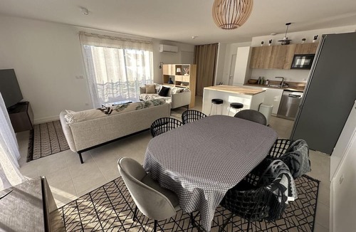 Leon House | La Villa Caroline - LEON