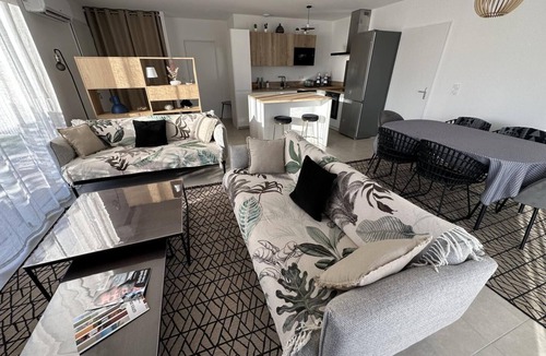 Leon House | La Villa Caroline - LEON