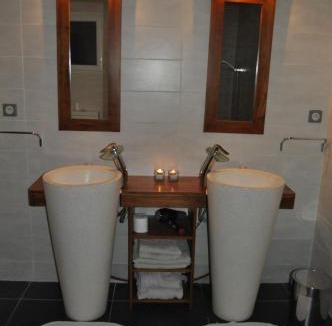 Saint-Privat-des-Vieux Bed & Breakfast | La villa des délices