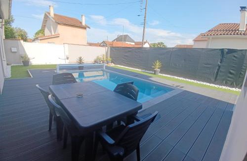 Aureilhan House | La villa de Julien avec piscine