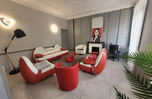 Saint-Thurin House | La Villa de l'Anzon, group gîte in quiet surroundings, games room.