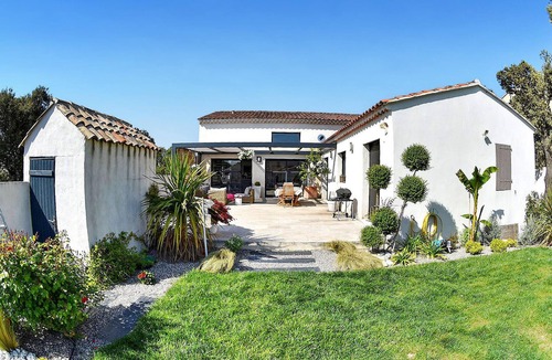 Chateaurenard House | La Villa De Notre Dame