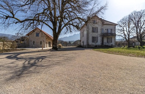Yenne House | LA VILLA DE PAUL - YENNE