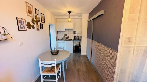 Beuvry Apartment | LA VILLA DEKO - Studio avec parking proche Université et Hôpital