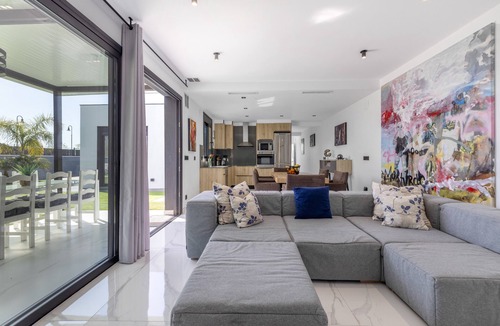 El Roc de Sant Gaieta Villa | 'La Villa Del Roc' with Private Pool, Wi-Fi and Air Conditioning