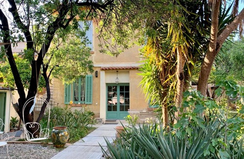 Hyeres City Centre Bed & Breakfast | La villa des Amandiers