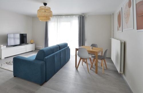 Courcouronnes Apartment | La Villa des Arts