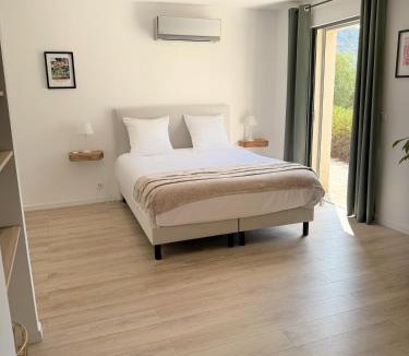 Eyguieres Villa | La Villa des Glauges