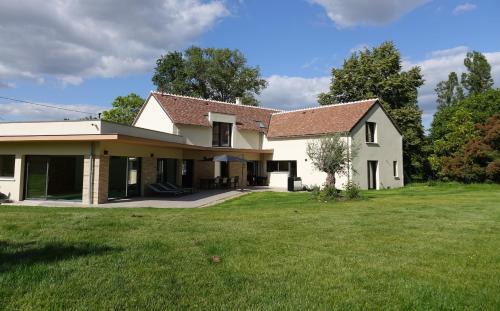 Pont-de-Ruan Villa | La Villa des Lys