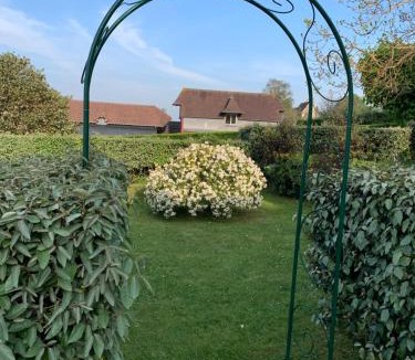 Cricqueboeuf Bed & Breakfast | La Villa des Rosiers