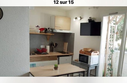 Bize-Minervois Apartment | La Villa du Menhir gites bed and breakfast
