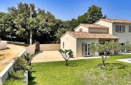 Uchaux House | La Villa Du Mont Ventoux
