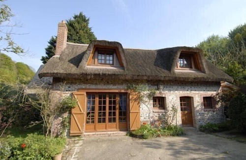 Saint-Jouin-Bruneval Villa | La Villa Flore, Charming thatched cottage 330 m from the sea, 6 km from Étretat!