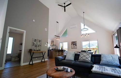 Coaticook Ski Chalet | La Villa Foresta Minimalist Scandinavian Chalet with amazing mountain views