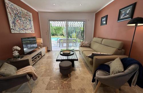 Sainte-Eulalie-en-Born House | La villa guirosse