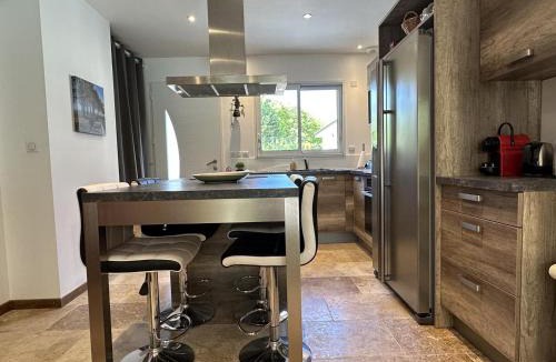 Sainte-Eulalie-en-Born House | La villa guirosse