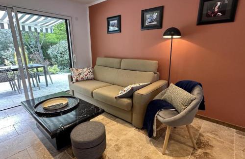 Sainte-Eulalie-en-Born House | La villa guirosse