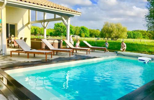 Sainte-Eulalie-en-Born Villa | LA VILLA LANDAISE jacuzzi et piscine chauffée