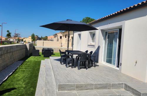 Capestang Villa | La Villa les Terrasses du Canal