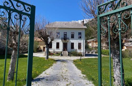 Jausiers House | La Villa Madeleine