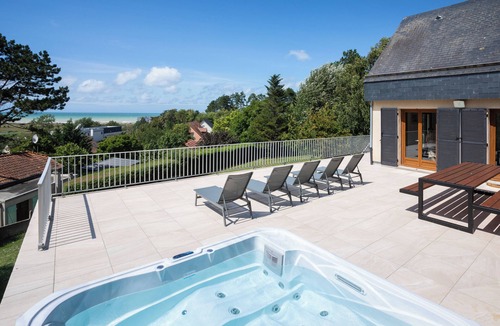 Criel-sur-Mer Villa | La Villa Maxine, sea view and spa