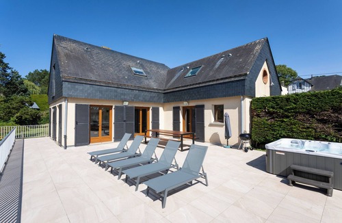 Criel-sur-Mer Villa | La Villa Maxine, sea view and spa