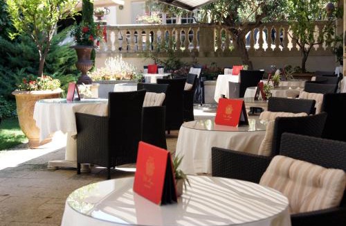 Aigues-Mortes Medieval City Hotel | La Villa Mazarin