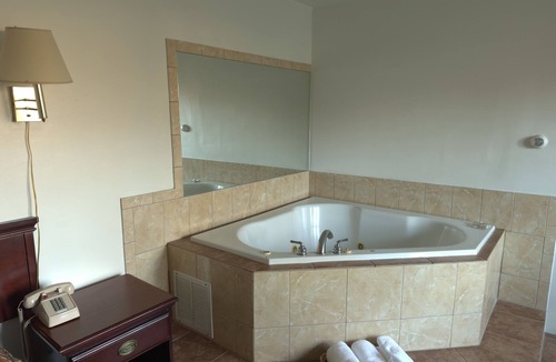 Winthrop Harbor Hotel | LA VILLA MOTEL