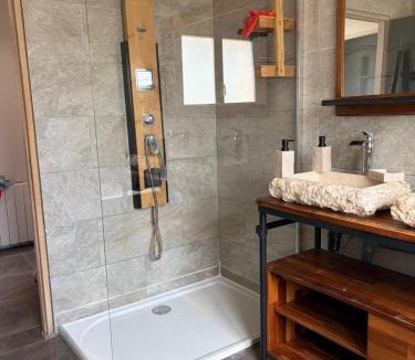 Saint-Jory Villa | La villa Pignole - Parking-Piscine-9 personnes