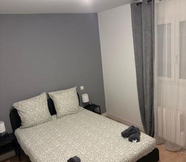 Saint-Jory Villa | La villa Pignole - Parking-Piscine-9 personnes