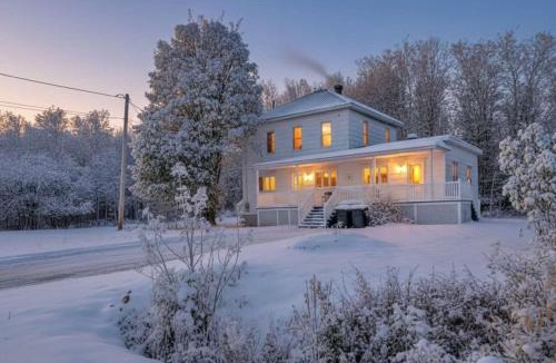 Saint-Juste-du-Lac House | La Villa Rustique