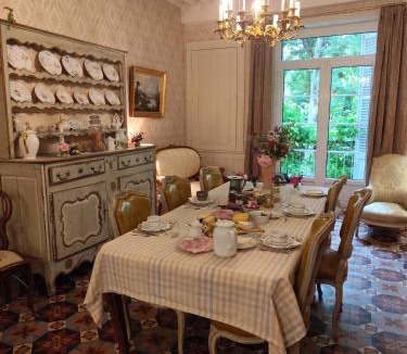 Montmirey-la-Ville House | La Villa Romaine