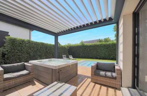 Sainghin-en-Melantois House | La Villa Sainghin - Piscine et Jacuzzi Privé