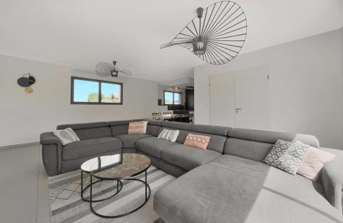 Sainghin-en-Melantois House | La Villa Sainghin - Piscine et Jacuzzi Privé