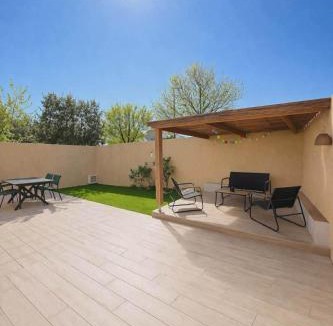 Vergeze Villa | La Villa Yenna