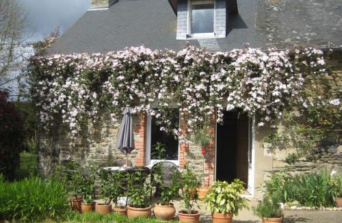 La Croix-Hellean House | La Ville de Mainguy