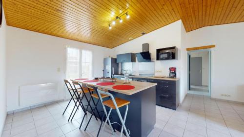 Froidfond House | La Violette Champetre